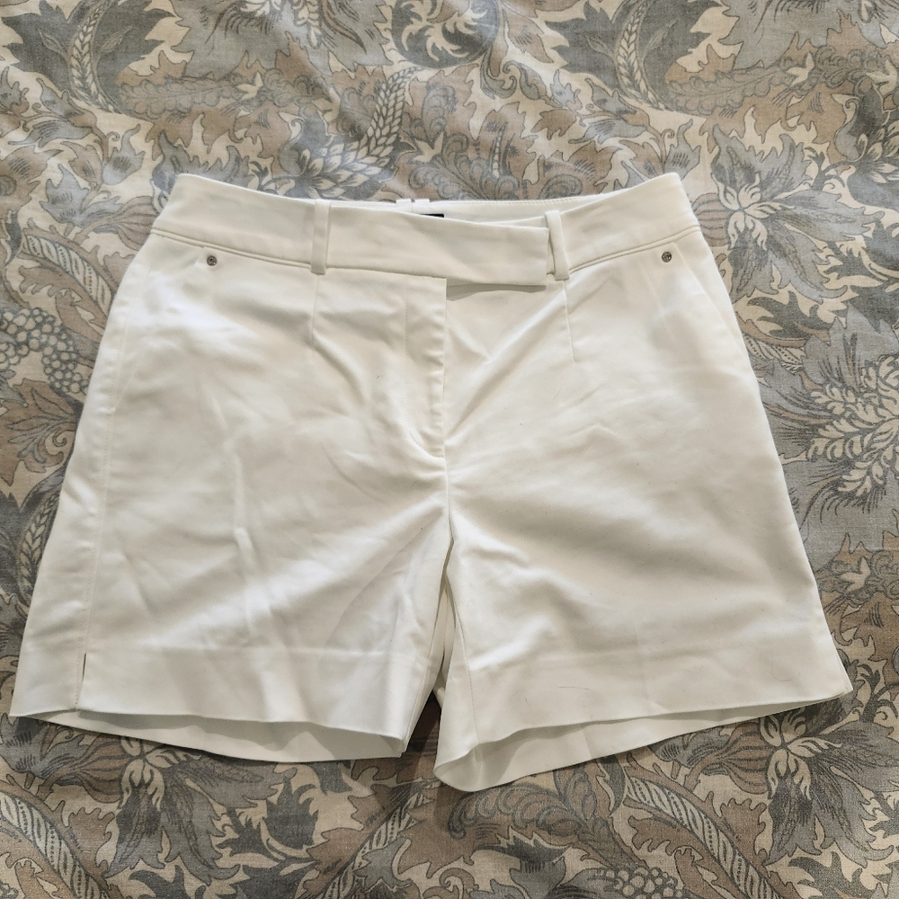 Women's White Shorts White House Black Market 5 Inch Size 4